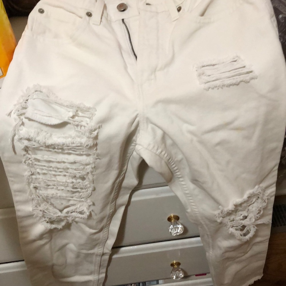 White customized ripped jeans fits like a 2
